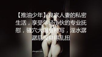 童颜巨乳G奶小骚货，笑起来甜美，揉捏两个大奶子，振动棒抽插无毛粉穴，吸吮自己奶头，扭动搔首弄姿