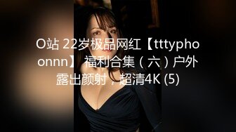   只穿着一件裹胸黑衣的性感大长腿美女 下体逼毛黑黝黝胸前鼓鼓的这风情鸡巴超级硬