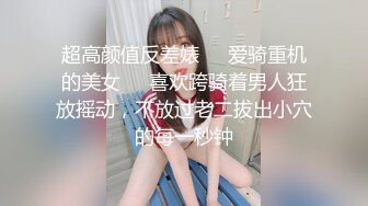 【新片速遞】 甜美女神露脸丝袜情趣诱惑，道具插逼浴室洗澡跟小帅哥激情啪啪，让小哥揉奶玩逼激情后入爆草，表情好骚刺激