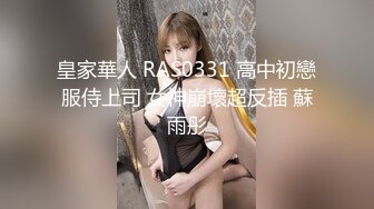 风骚少妇露脸在女子会所做身体直播跟狼友互动撩骚好刺激，享受技师的服务，听狼友指挥扒下技师衣服漏奶头