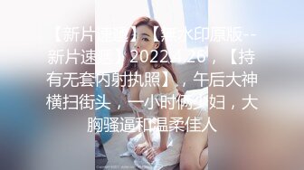 商场女厕全景后拍短发美女的小嫩鲍