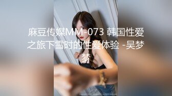  换妻探花两对夫妻KTV唱歌  一人一个埋头交 翘起屁股后入抽插 操完继续唱唱歌