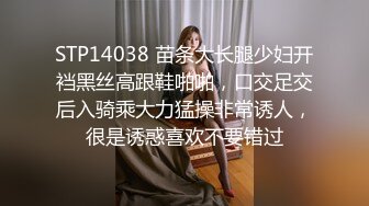 《极品CP魔手外购》色胆包天大神潜入移动办事大厅女厕独占坑位隔板缝中连续偸拍，各种高跟制服美腿极品丝袜OL方便 (5)