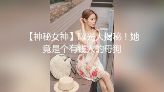 短发牛仔裤美女吃鸡啪啪 没感觉吗 怎么不叫 我不会叫 要怎么叫 妹子说在沙发有点紧张尴尬 被后入输出