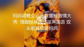 黑丝美女 夫妻时间久了偶然可以来点刺激增进感情 打开门在门口啪啪 如果让邻居大哥看到和老公一起3p那就更完美了