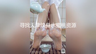 妖娆美少妇欧美风格跪着吃双屌，前后齐夹击，一顿后入猛如虎