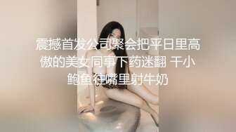 颜值高身材好极品小妹睡前发骚，性感的睡衣跟狼友互动撩骚，慢慢脱光抠弄骚穴浪叫呻吟，洗澡诱惑精彩别错过