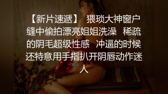 商场抄底美女穿着透明内裤被男友伸进裙子摸屁股