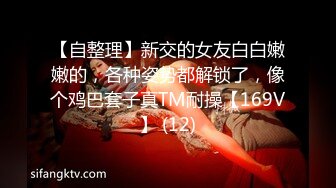 骚货开着门在床上吃鸡还不够刺激直接跪在门口 被巡楼的保安看到 骚货听到开门声有人来了舔的更卖力 可惜保安没停下加入战斗