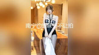 【新片速遞】男：过来过来，嘴张开，张开张开。 精神小妹女：我怕吃到喉咙里去，吼吼吼！